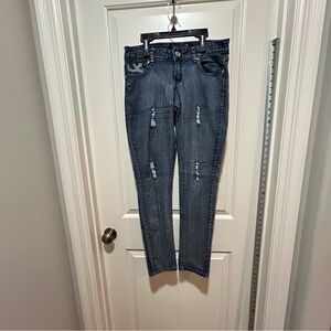 Paris Fashion women’s size 7 straight leg Blue Jeans. Cute back pocket.